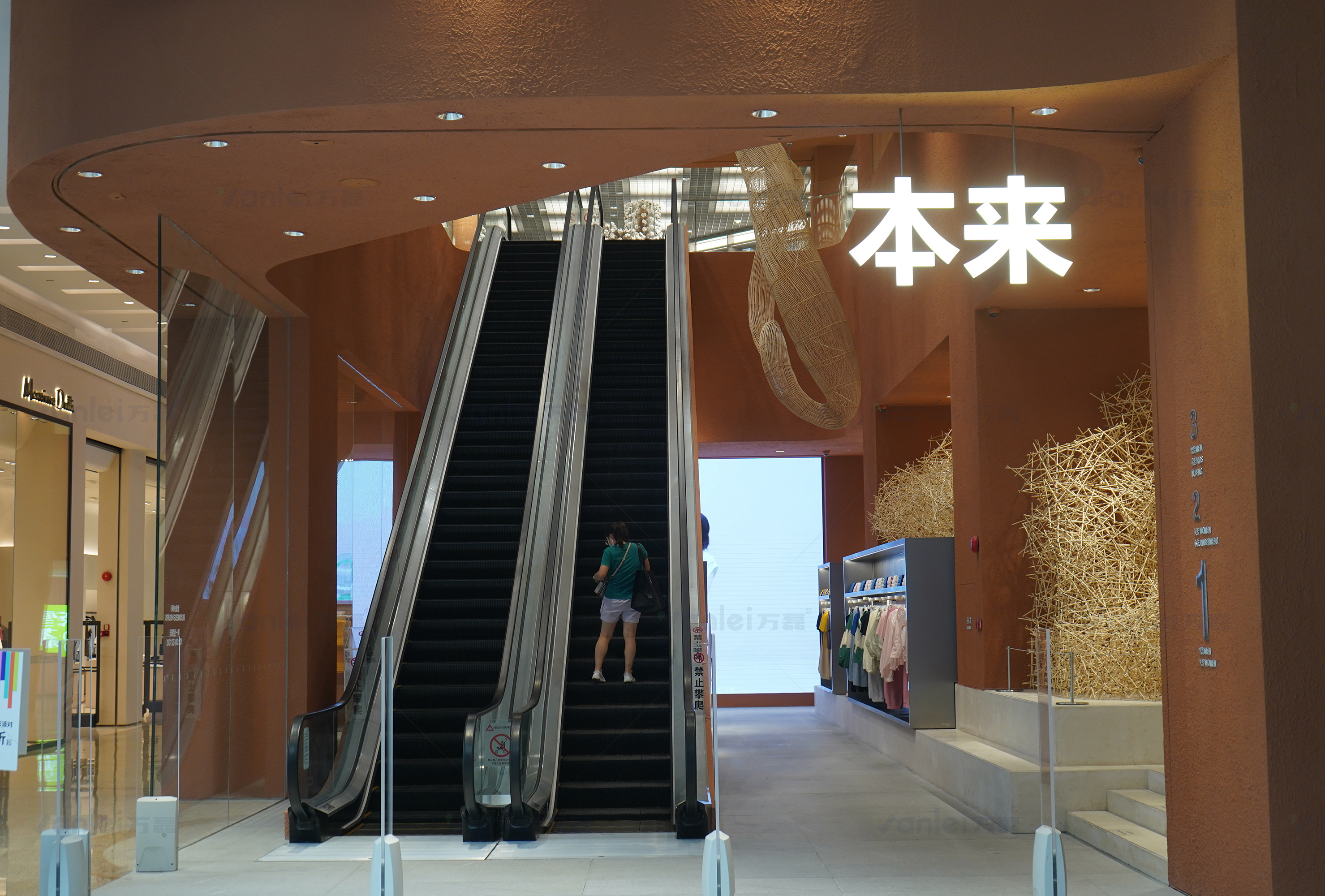 萬磊案例賞析 | 潮流服裝門店到底有多卷？