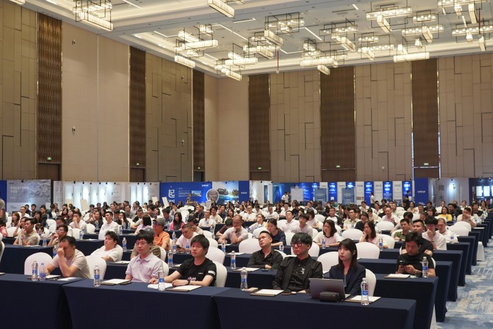一場(chǎng)發(fā)布會(huì)，一場(chǎng)千人狂歡嘉年華 | 2025萬(wàn)磊廣佛千人行完滿成功